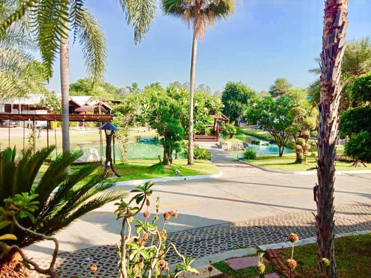 Jintana Resort Buriram Exteriör bild