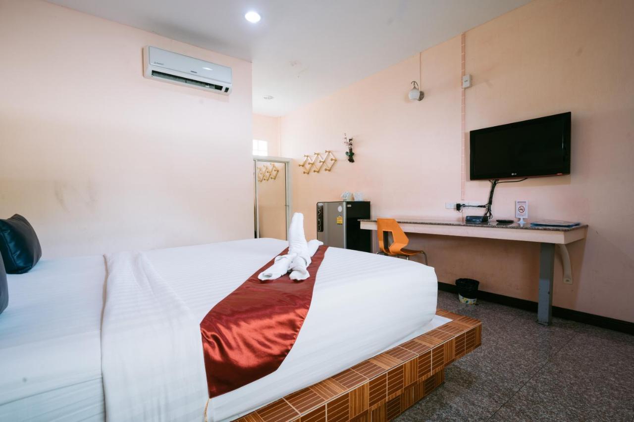 Jintana Resort Buriram Exteriör bild