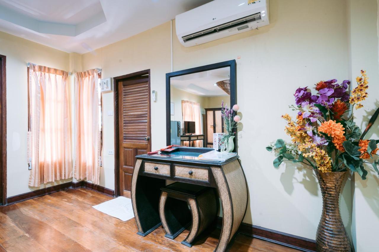 Jintana Resort Buriram Exteriör bild